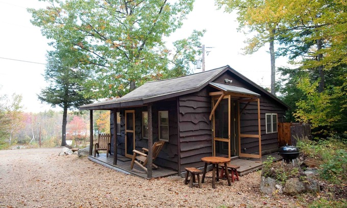 Pittsfield Cabine | Bower Cabin- Cabane dans les bois sur un étang à distance, escapade romantique, vie verte!
