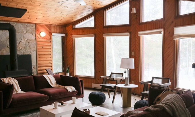 Lester Beach Cabine | Bowerbird Stays Cozy Log Cabin