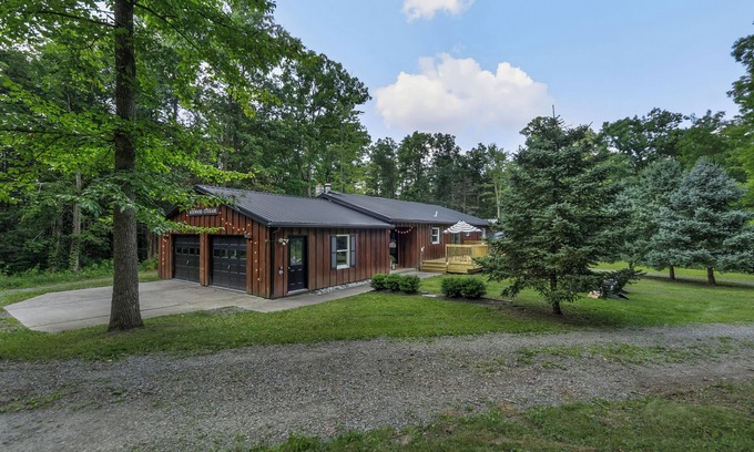 Rock Stream Maison | Boxwood Cottage, sleeps 8, nestled in the woods