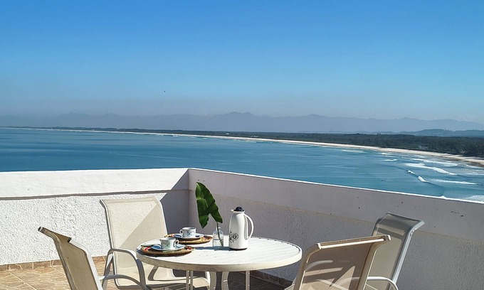 Barra de Guaratiba Maison | House with beautiful sea view, 5 minutes from the beach and trails of Barra de Guaratiba