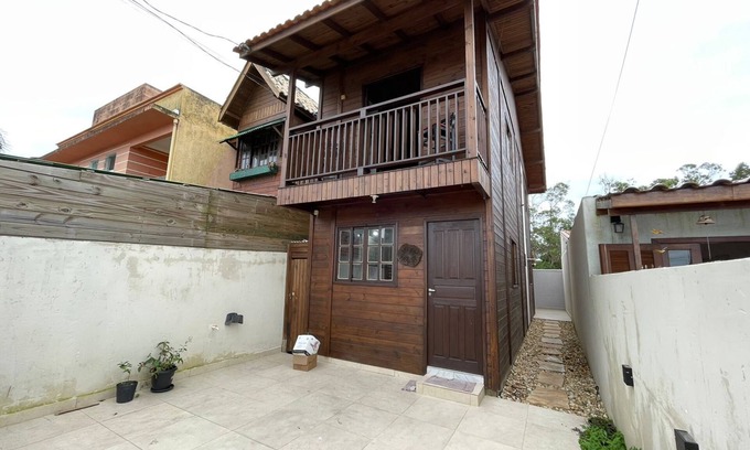 Rio Vermelho Norte Chalet De Ski | Woody House Chalé - O Refúgio Para sua Família na Praia em Florianópolis
