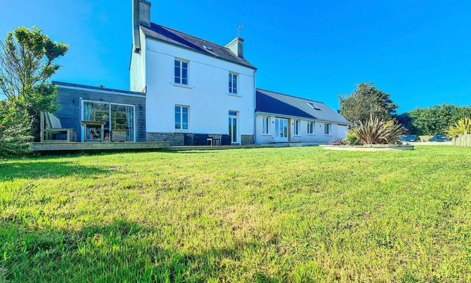 Kerlouet Maison | Brand new for 2023. Country house, minutes from the beaches.