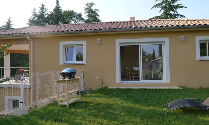 Saint-Etienne-de-Fontbellon Villa | Villa récente bien équipée dans la verdure, Sud Ardèche à 3km d'Aubenas