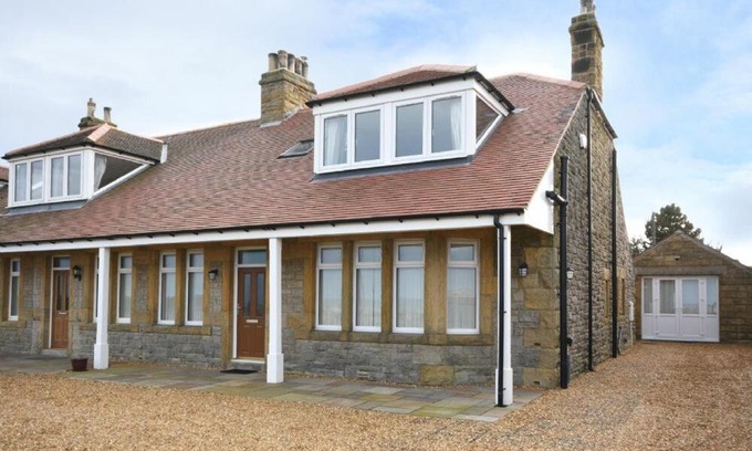 Seahouses Maison | Bradacar