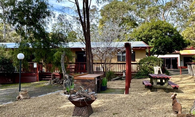 Halls Gap Cabine | Bradshaw House Self contained cabin 4