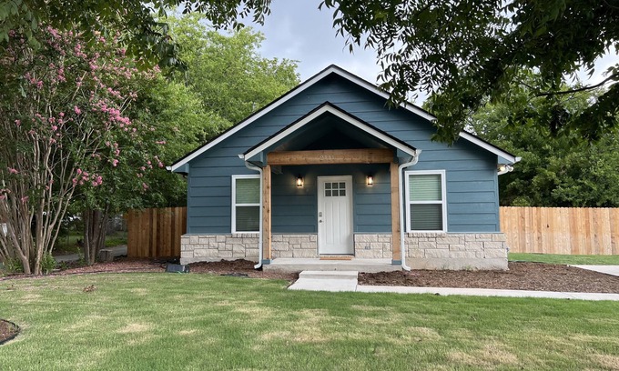 University Maison | Brand New 3BD/2B Home - 2 min from Baylor U, 3 min from Magnolia