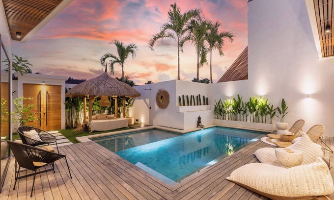 Batu Bolong Villa | Brand-new 3BR Luxury Villa Canggu Walk to the Beach & Restaurants
