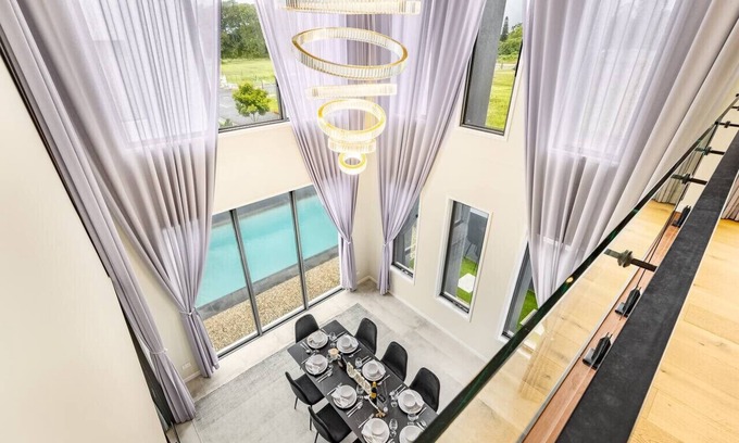 Rochedale Maison | Brand New 5BR Luxe Mansion w/ Pool&Media Near Shop