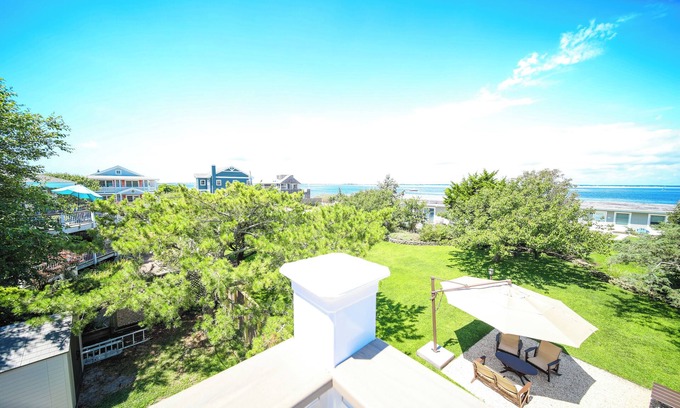 Kismet Maison | BRAND NEW - 8 Bedroom, 4 bathroom house with BEAUTIFUL BAY VIEWS-- Kismet!