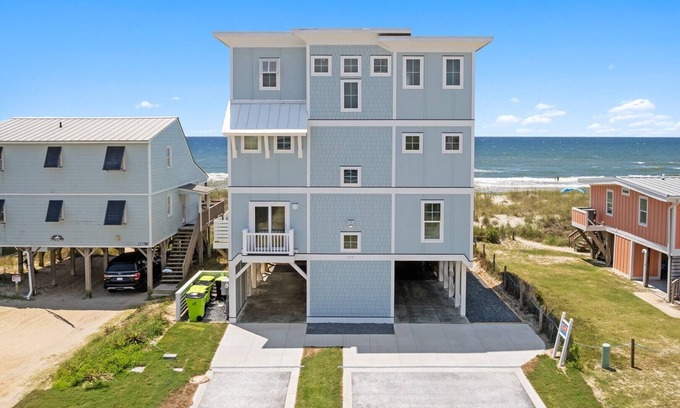 Long Beach Maison | Brand New 8BR 6.5BA House, Oceanfront, Pool, Hot Tub, Elevator, Sleeps 20