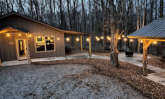 Anna Cabine | Brand new cabin in the woods with hot tub 1/2 mile from Starview Winery