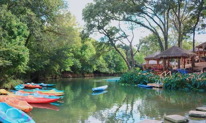 Sutherland Springs Cabine | Brand new Cabin on Gorgeous Creek with Pool, hot tub, kayaking & more! - RC1