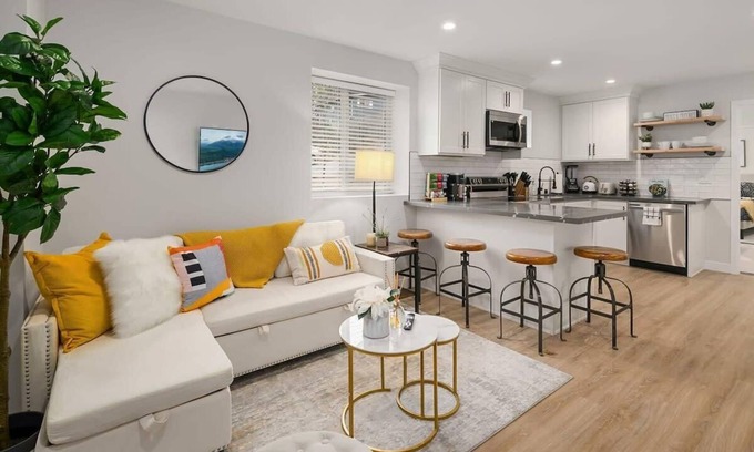 Picnic Point-North Lynnwood Appartement | Brand New Designer's Modern, 1BR Home 1min to I-5