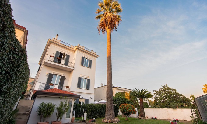 Posillipo Appartement | Brand new exclusive apartment in the quiet and lush Posillipo