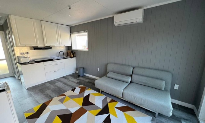 Richmond Heights Cottage | Brand new Guesthouse Completely Private. 2 min drive or 10 min walk to the lake.