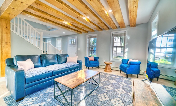 Saugerties Maison | Brand New House w gated backyard that is located right at the Saugerties Village