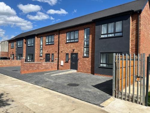 Waltham Cross Maison | Brand New, Immaculate 3 Bed 3 Shower room House