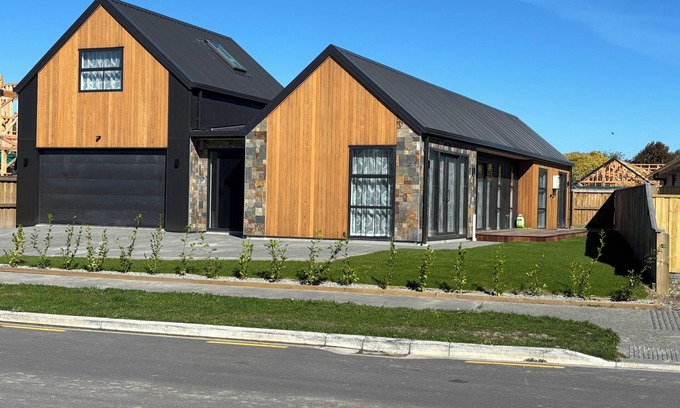 Christchurch Appartement | Brand New Large Modern House in Christchurch close to all amenities