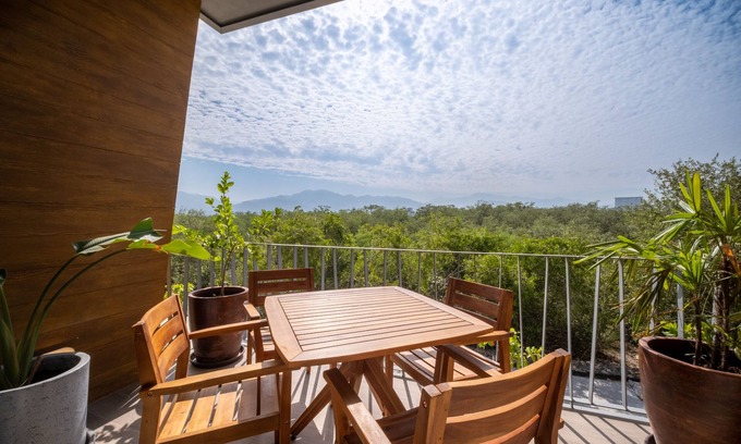 Puerto Vallarta Copropriété | Brand new luxury condo 5 minute walk to Marina Vallarta