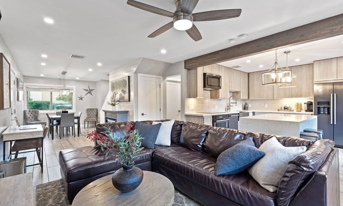South Scottsdale Copropriété | BRAND NEW Luxury Bungalow with 4 heated pools
