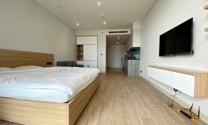 Bai Chay Appartement | Brand new luxury condo with gorgeous balcony view to Ha Long Bay