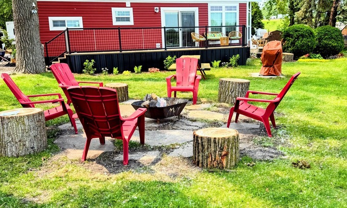 Portage Maison | Brand New Park Model on Lake Minnehaha with gorgeous view of water. Sleeps 8