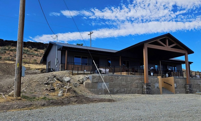 Albion Copropriété | Brand new Picturesque, 2 Bedroom Duplex with AC and WiFi in delightful Albion