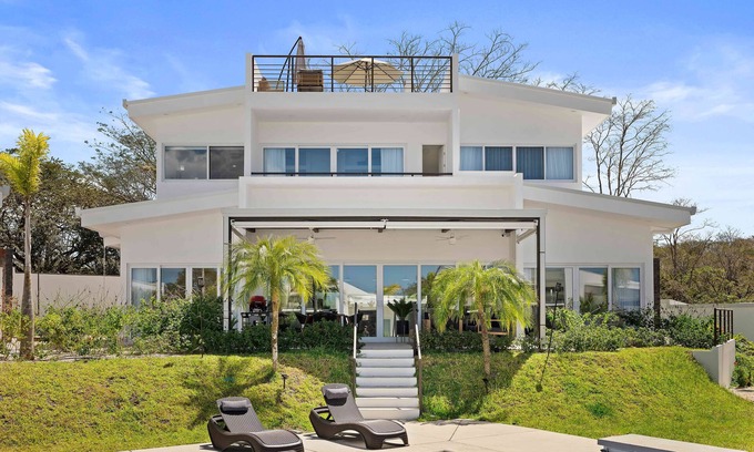 Avellanas Beach Maison | Brand New Professionally Decorated Luxury 5 Bed Avellanas Home Minutes to Beach