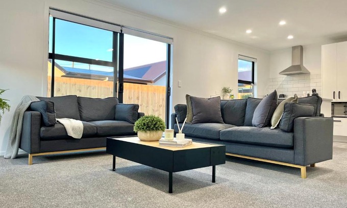 Hamilton North Villa | Brand New & Ready for You! By KOSH BNB