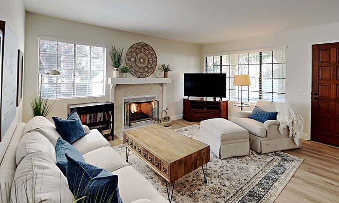 University City Copropriété | Brand NEW Remodel Single Level 2 Bd 2 Ba 2 Car Garage POOL UTC La Jolla Close to UCSD!
