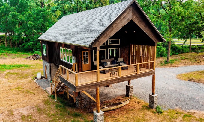 Black Fork Cabine | Brand new River Cabin ready for floating swimming or fishing . Close to Skiing!