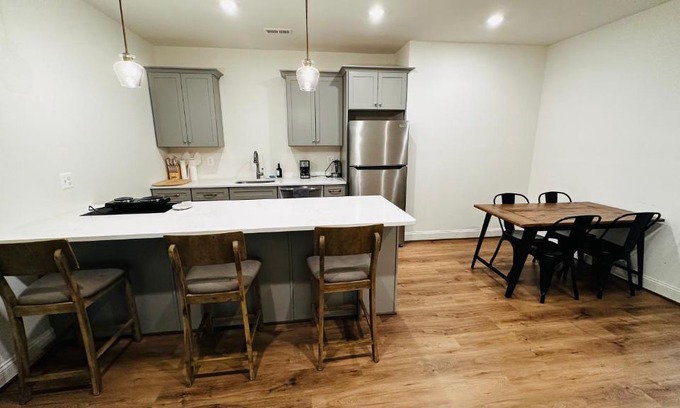 Woodbridge Appartement | Brand New Spacious 2br - 2bth Basement