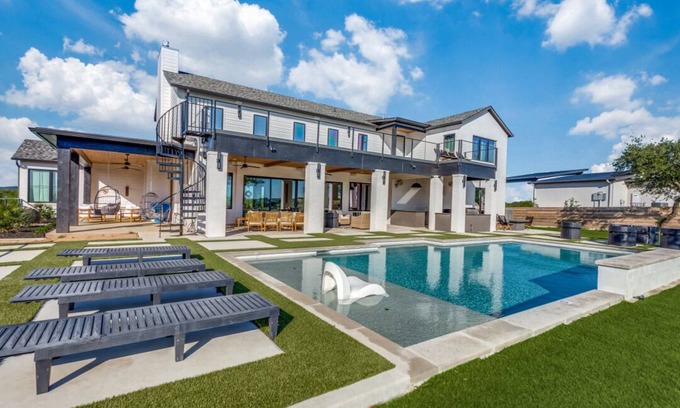 Graford Maison | Brand New! Stunning LARGE Lakehouse at Hell's Gate Basin and Possum Kingdom Lake