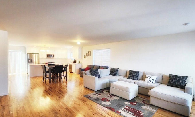 Amityville Maison | Brand New Three Bedroom House with Parking
