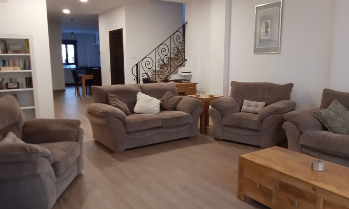Ronda Maison | Nouvelle maison de ville de style traditionnel avec un emplacement central