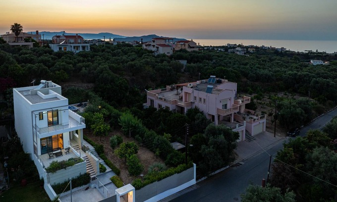 Daratsos Villa | Villa neuve ☆ Piscine privée ☆ 5 min des plages célèbres ☆ Salle de jeux pour enfants!