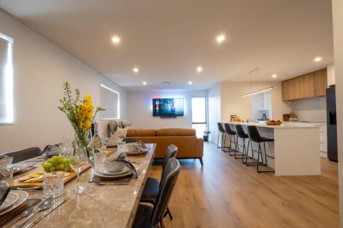 Prebbleton Maison | Brand New with Games Room Walking distance to shops