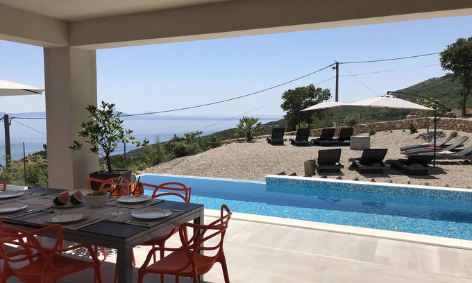 Zagore Appartement | Tout neuf, avec piscine à débordement, juste au bord de la piscine