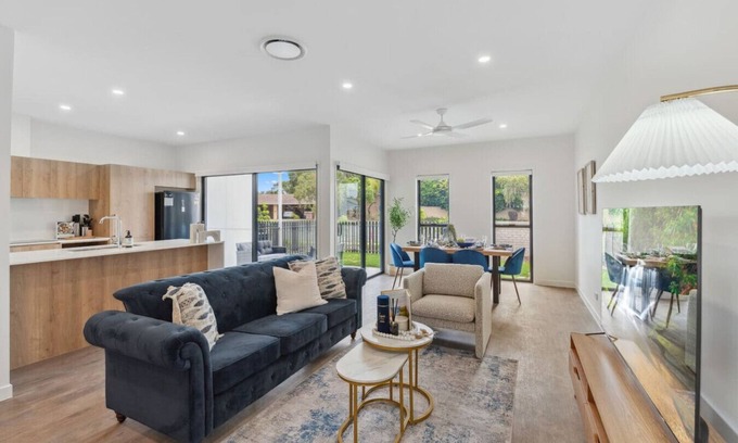 Capalaba Maison | BrandNew Modern 4BR House w/Parking/Yard/Mall/Park