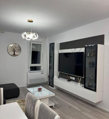 Kamez Appartement | Bratti's Apartment 2 Near Tirana Center And Mother Teresa International Airport
