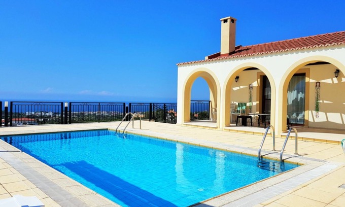 Edremit Villa | Vue imprenable sur mer et montagne, villa avec piscine privée proche plage!