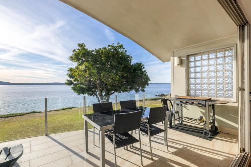 Corlette Maison | Breath Taking Waterfront