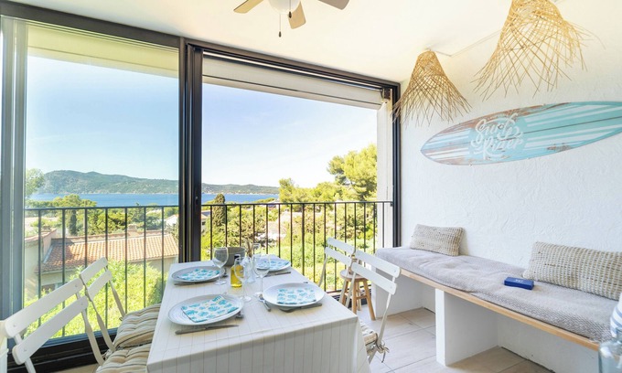 Saint-Mandrier-sur-Mer Copropriété | Breathtaking sea view,T3, for 6 , pool, parking