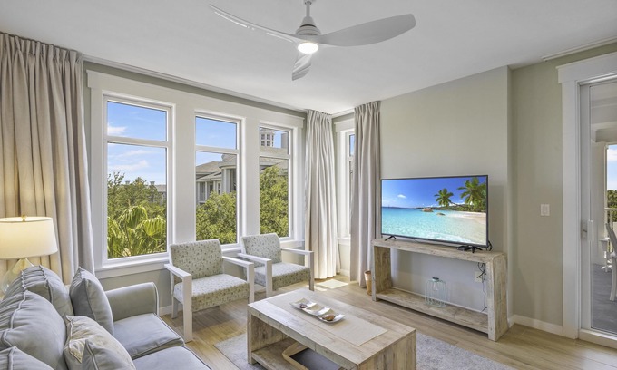 Villa Lago Copropriété | "Breathtaking Bay Views: 5th Floor 1BR | 1BA, Full Kitchen." at Sandestin Golf and Beach Resort!