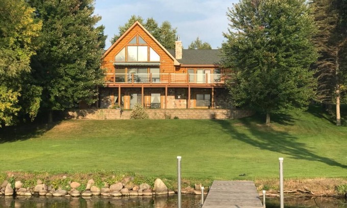 Rush City Maison | Breathtaking Lakeside Log Cabin with Spacious Patio/Deck feat. Gorgeous Views