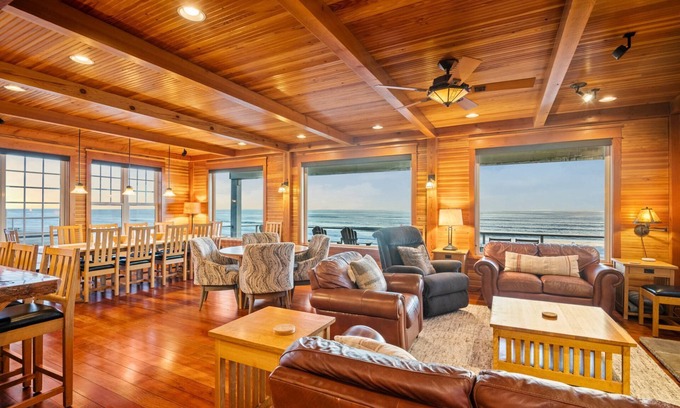 Roads End Maison | Breathtaking Panoramic Ocean Front Views, Hot Tub, Game Room w/ Pool Table, Private Stairway 2 Beach