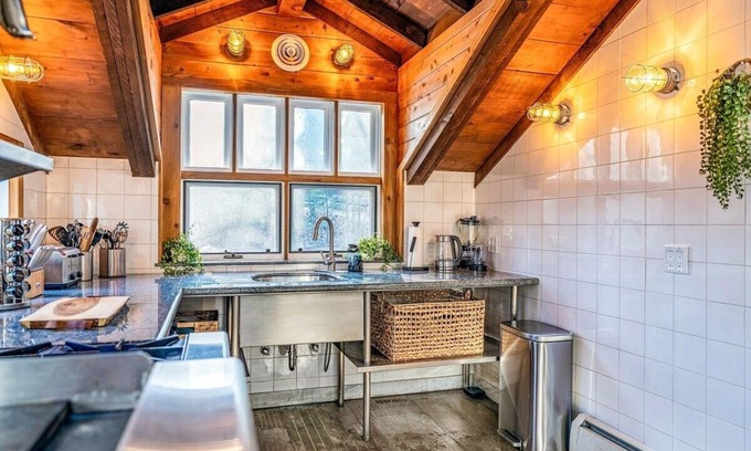 Layton Cabine | Breathtaking Rustic Lodge| Lake Views & Hot Tub