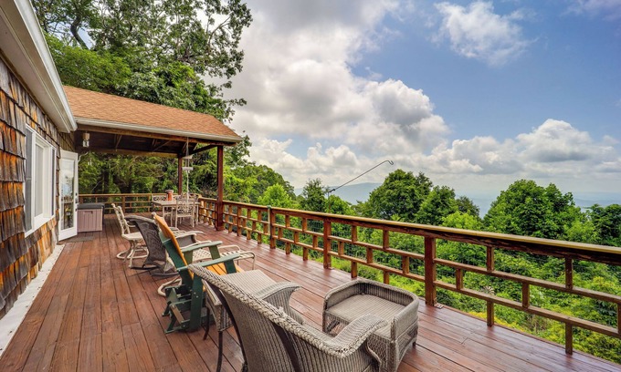 Little Switzerland Cabine | Breathtaking Scenery: Cabin in Little Switzerland!