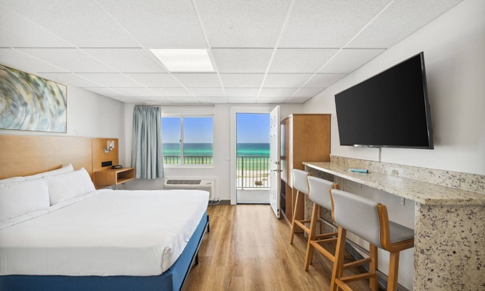 Panama City Beach Maison | Breathtaking Beachfront Retreat: Oceanfront Stay with Incredible Views