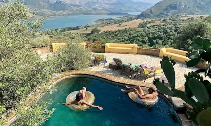 Caccamo Villa | Vues imprenables deux piscines privées ! 4 chambres dans la maison, 6 au total !
